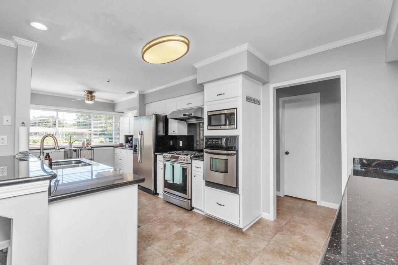 Beauty On The Water! Lake House Near The Beaches! Galveston Extérieur photo